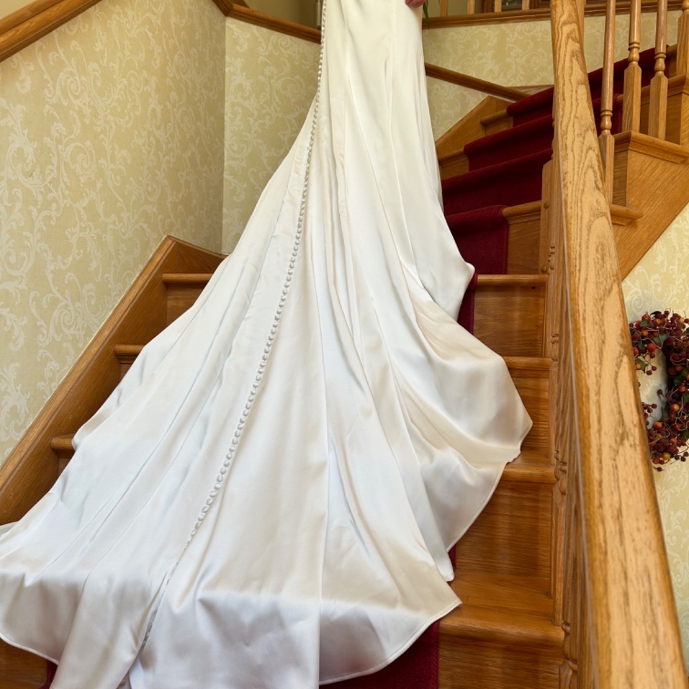 Jenny Yoo Wedding Gown NWT- Ivory Satin Size 6 - Picture 12 of 16